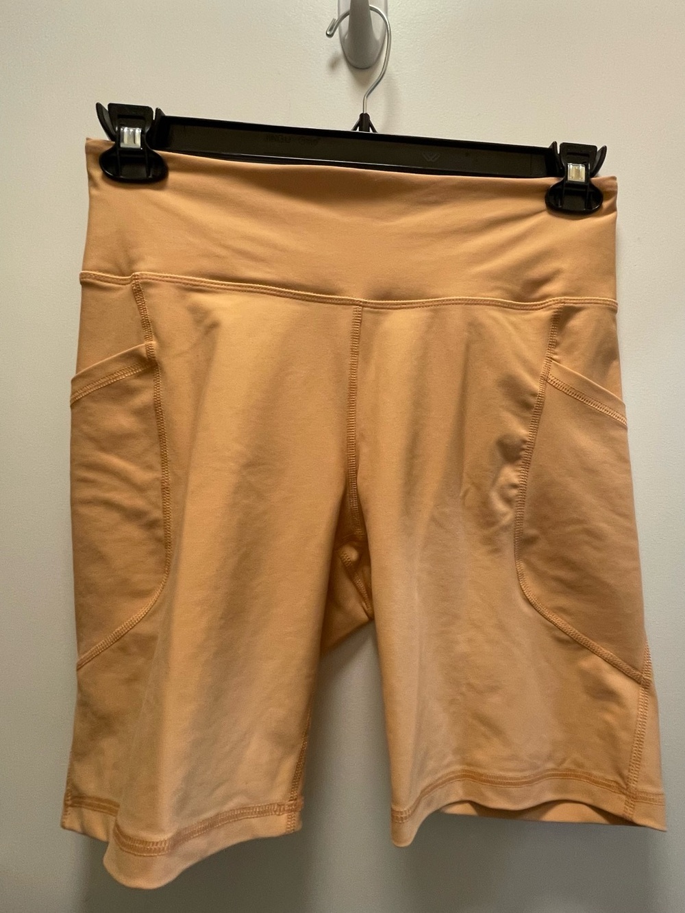 Old Navy High-Rise Women’s Bike Shorts with Side Pockets — Peach / Large